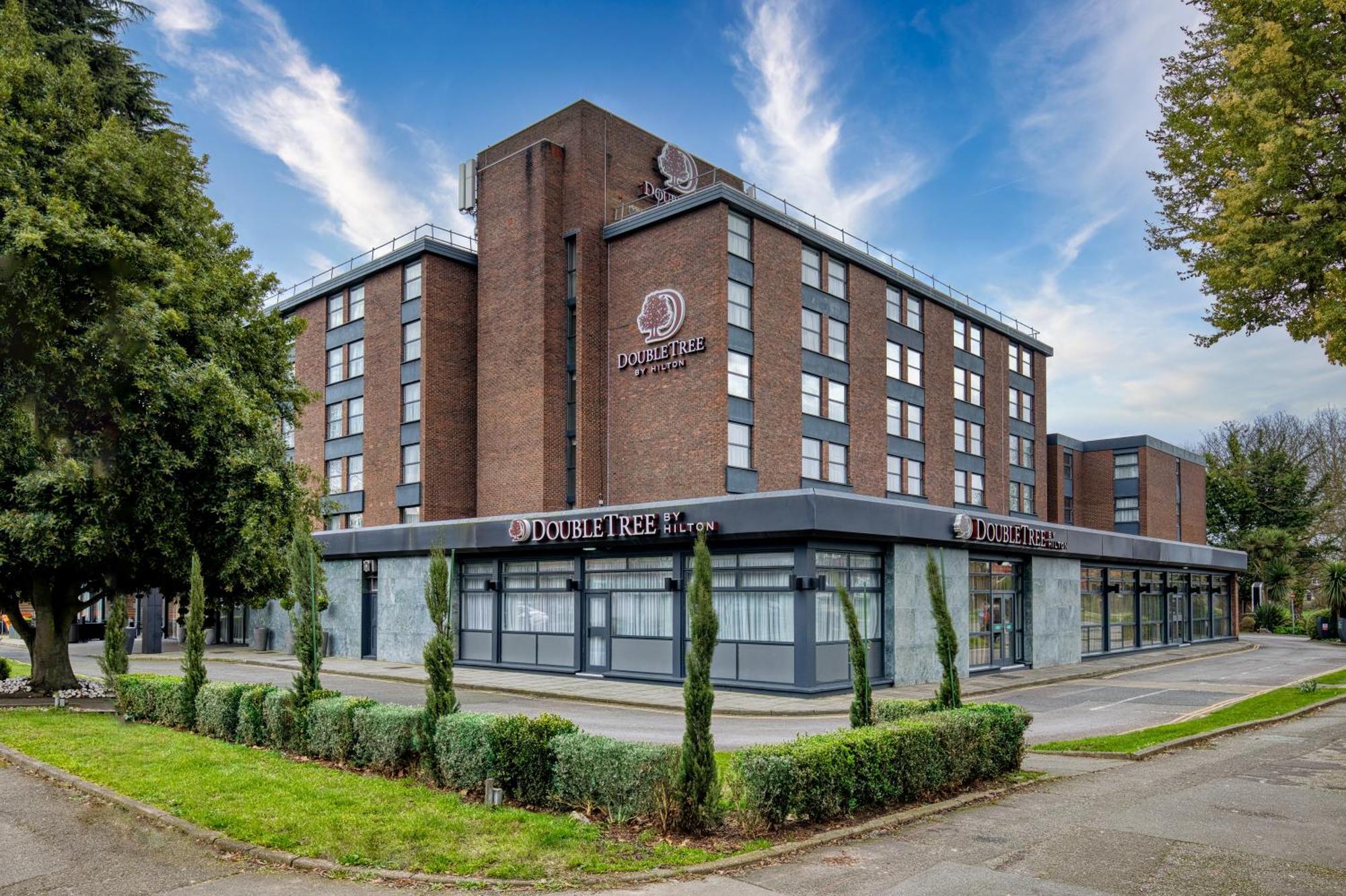 Hotel Doubletree By Hilton London Ealing Extérieur photo