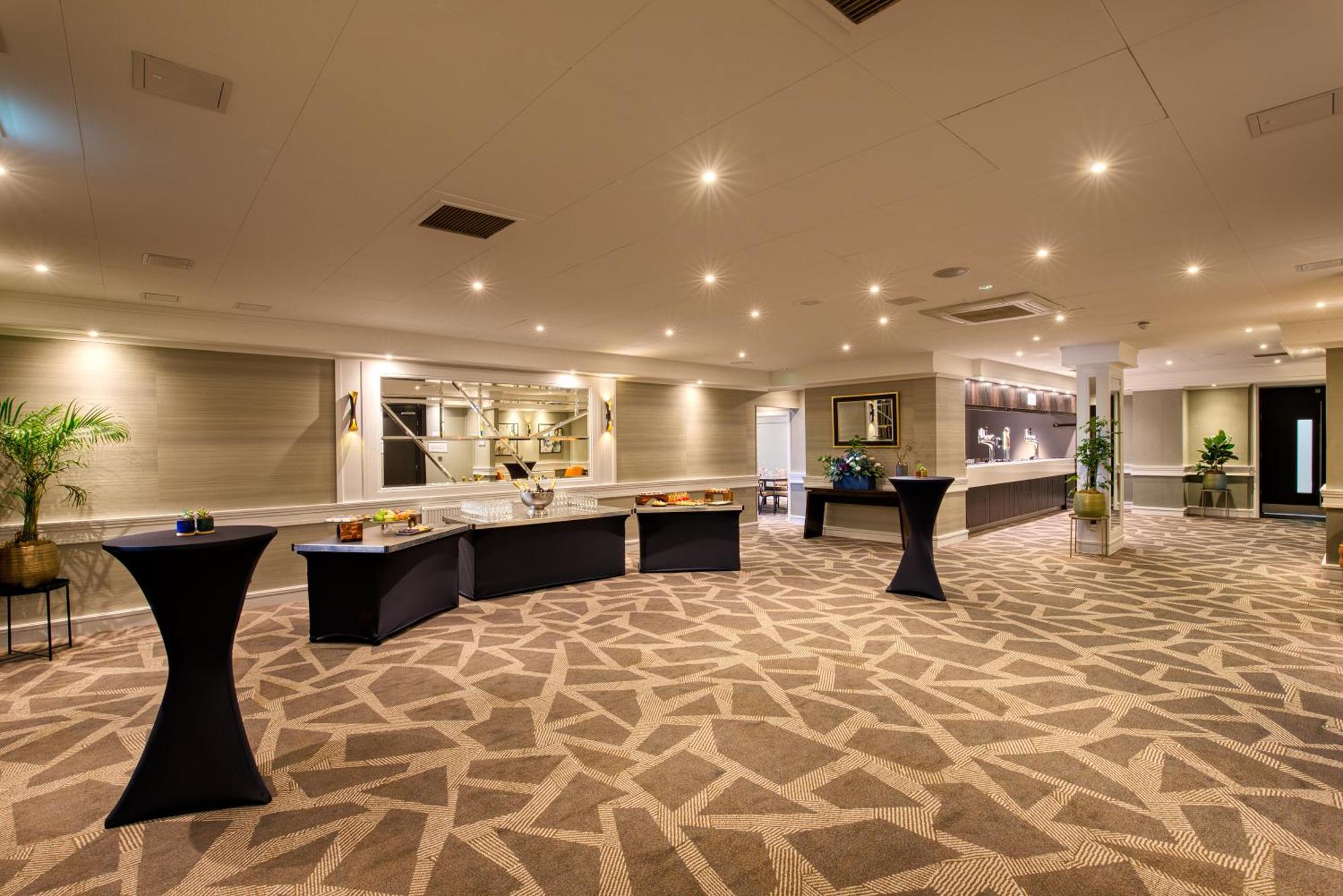 Hotel Doubletree By Hilton London Ealing Extérieur photo